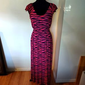 NWT XL Pink Maxi Dress - Shui Si Qing